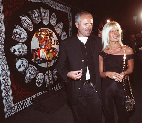 la grande mela avvelenata ha ucciso versace|L’omicidio di Gianni Versace .